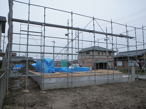 あま市美和町/土壁の家　材木搬入